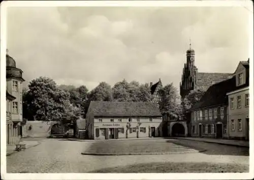 Ak Mühlberg an der Elbe, Altstädter Markt, Klosterkirche und Abteigiebel, Geschäft Hermann Köhler