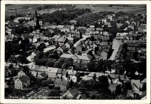 Ak Pausa im Vogtland, Gesamtansicht, Fliegeraufnahme