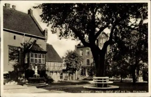 Ak Hansestadt Wismar, Heilig.-Geist-Hof mit Ing.-Akademie