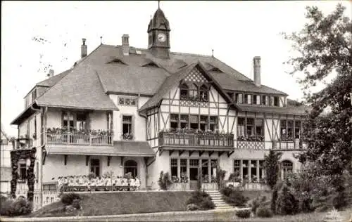 Ak Frohburg in Sachsen, Arvedshof, Haus und landwirtschaftliche Frauenschule, Schulhaus, Gartenseite