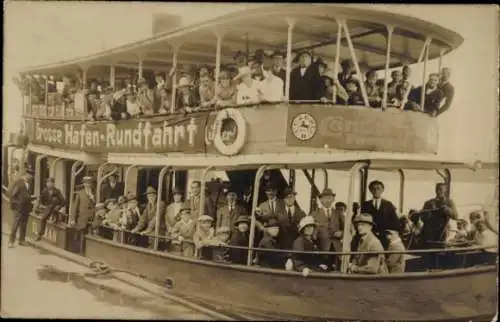 Foto Ak Große Hafen-Rundfahrt, Dampfer, Fahrgäste, Gruppenbild