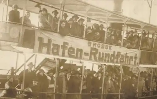 Foto Ak Große Hafen-Rundfahrt, Dampfer, Fahrgäste, Gruppenbild, Hamburg 1922