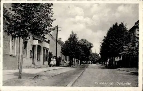 Ak Friedrichsthal Oranienburg in Brandenburg, Dorfstraße