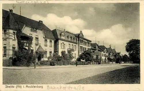 Ak Strelitz Alt Neustrelitz in Mecklenburg, Bahnhofstraße