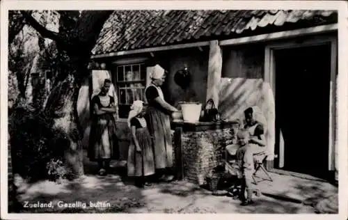 Ak Zeeland, Wasserbrunnen, Niederländische Volkstracht