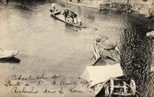 Ak Maine-et-Loire, Die Katastrophe von Ponts-de-Cé 1907, Kutsche im Wasser, Boot