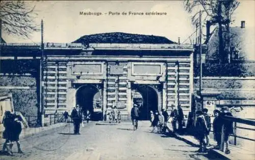 Ak Maubeuge Nord, Porte de France von außen