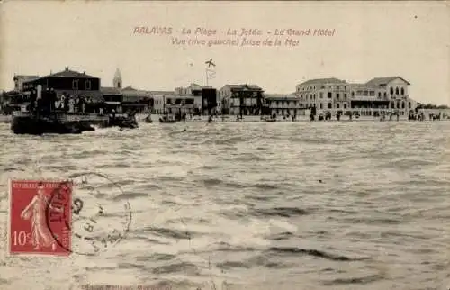 Ak Palavas les Flots Hérault, Strand, Jetee, Grand Hotel, Vue rive gauche prise de la Mer