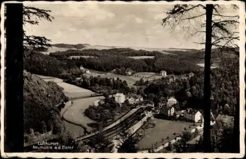 Ak Neumühle in Thüringen, Bahnhof, Panorama vom Ort