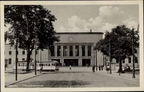 Ak Dessau in Sachsen Anhalt, Hauptbahnhof, Straßenbahn