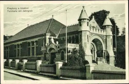 Ak Freyburg an der Unstrut, Turnhalle mit Jahngrab, Eingangsportal