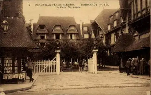 Ak Deauville La Plage Fleurie Calvados, Normandy Hotel, La Cour Normande