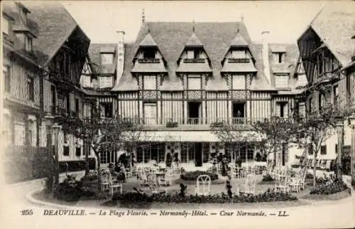 Ak Deauville La Plage Fleurie Calvados, Normandy Hotel, Cour Normande