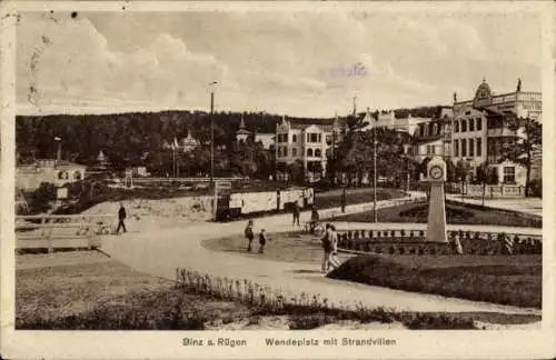 Ak Seebad Binz auf Rügen, Wendeplatz mit Strandvillen, Uhr