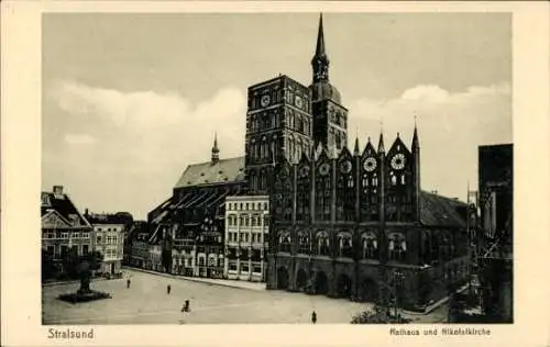 Ak Stralsund in Vorpommern, Rathaus und Nikolaikirche