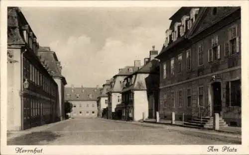 Ak Herrnhut in der Oberlausitz, Am Platz, Straßenpartie