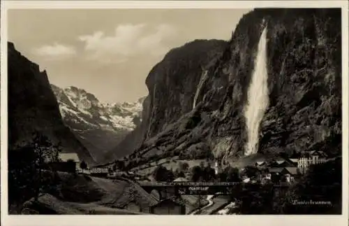 Ak Lauterbrunnen Kanton Bern, Gesamtansicht, Wasserfall