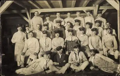 Foto Ak Czarne Hammerstein Westpreußen, Deutsche Soldaten in Uniformen, Rekruten-Depot, I WK