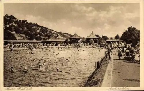 Ak Aschersleben im Salzlandkreis, Städt. Freibad, Badegäste