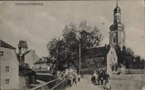 Ak Schönefeld Leipzig in Sachsen, Straßenpartie, Kirche