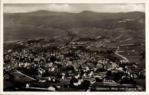 Ak Deidesheim Pfalz, Gesamtansicht der Stadt, Fliegeraufnahme