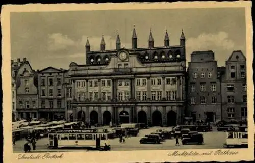 Ak Hansestadt Rostock, Marktplatz mit Rathaus, Straßenbahn