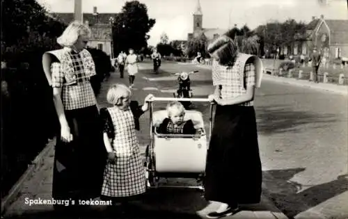 Ak Spakenburg Utrecht Niederlande, Spakenburgs toekomst, Mädchen in Tracht, Kinderwagen