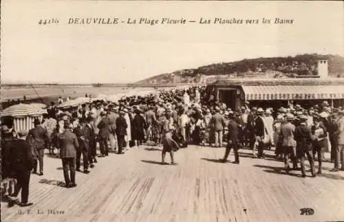 Ak Deauville La Plage Fleurie Calvados, Les Planches vers les Bains