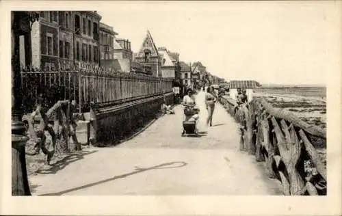 Ak Saint Aubin sur Mer Calvados, La Digue vue de la Passerelle