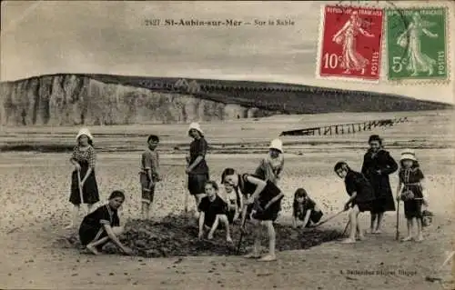 Ak Saint Aubin sur Mer Calvados, Strand, spielende Kinder, Sur le Sable