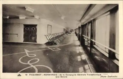 Ak Passagierschiff Normandie, CGT, Promenadendeck