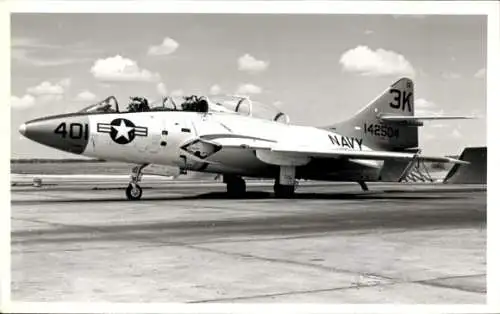 Foto Militärflugzeug TF-9J Cougar 401, US Navy
