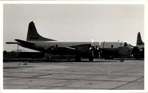 Foto Amerikanisches Militärflugzeug, Flughafen