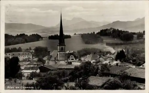 Ak Prien am Chiemsee Oberbayern, Gesamtansicht, Kirche