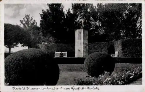 Ak Krefeld am Niederrhein, Husarendenkmal auf dem Grafschaftsplatz