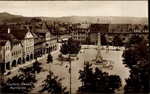 Ak Saalfeld an der Saale Thüringen, Marktplatz, Denkmal