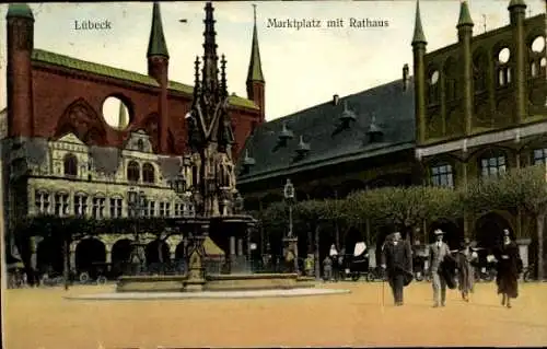 Ak Lübeck, Blick auf den Marktplatz mit Rathaus,Brunnen