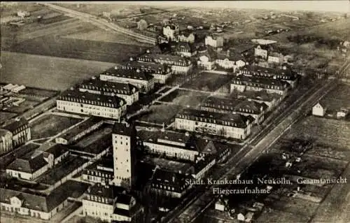 Foto Ak Berlin Neukölln, Fliegeraufnahme Städt. Krankenhaus