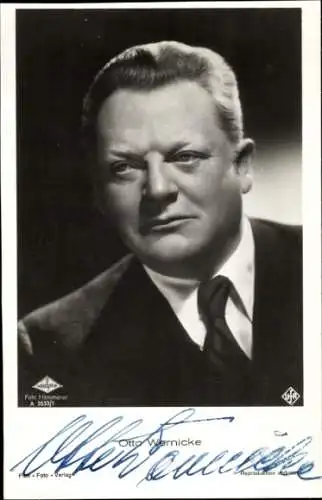 Ak Schauspieler Otto Wernicke, Portrait im Anzug, Ufa Film, Autogramm