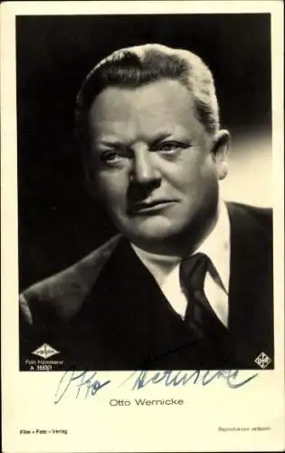 Ak Schauspieler Otto Wernicke, Portrait im Anzug, Ufa Film, Autogramm