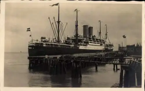 Ak Passagierschiff SS Deutschland, Hamburg Amerika Linie, HAPAG, in Cuxhaven