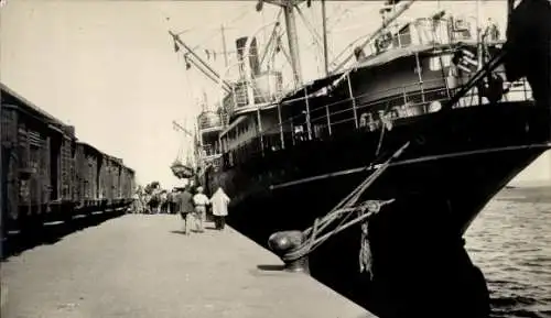 Foto Ak Dampfer, Hafen, Boot, Eisenbahn