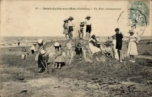 Ak Saint Aubin sur Mer Calvados, Strand, Un Fort monumental, Sandburg