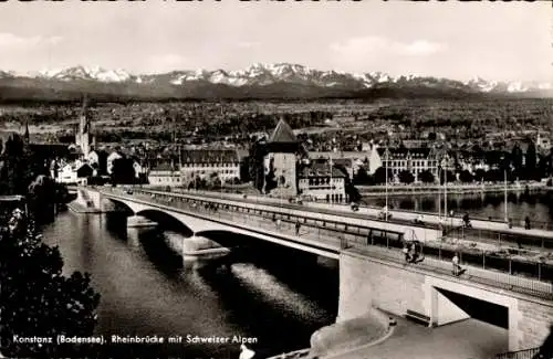 Ak Konstanz am Bodensee, Teilansicht, Rheinbrücke, Schweizer Alpen