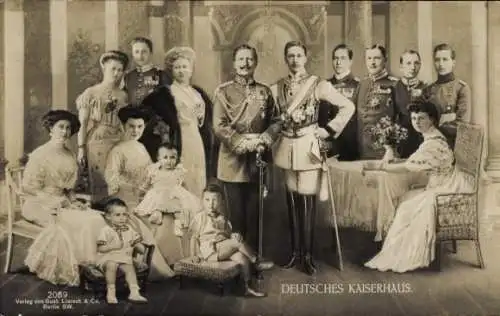 Ak Deutsches Kaiserhaus, Wilhelm II, Auguste Viktoria, Kronprinz, Cecilie, Victoria Luise, Prinzen