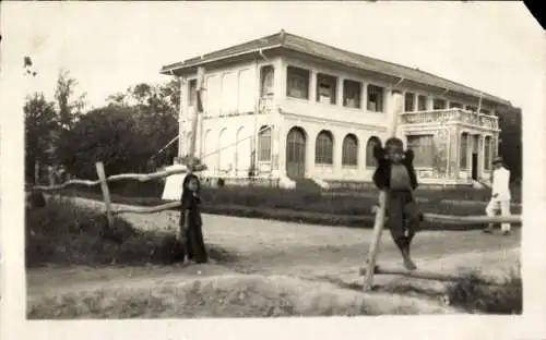 Foto Vietnam, Kinder am Zaun, Villa