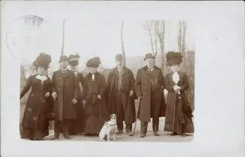 Foto Ak Zwickau in Sachsen, Gruppenportrait mit Hund