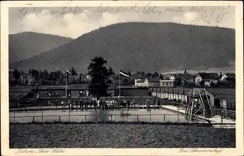 Ak Tabarz Thüringer Wald, Blick auf das Sommerbad,Wald