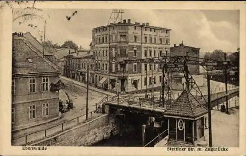 Ak Eberswalde in der Mark, Stettiner Straße, Zugbrücke