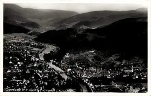 Ak Gernsbach im Murgtal Schwarzwald, Totalansicht, Fliegeraufnahme